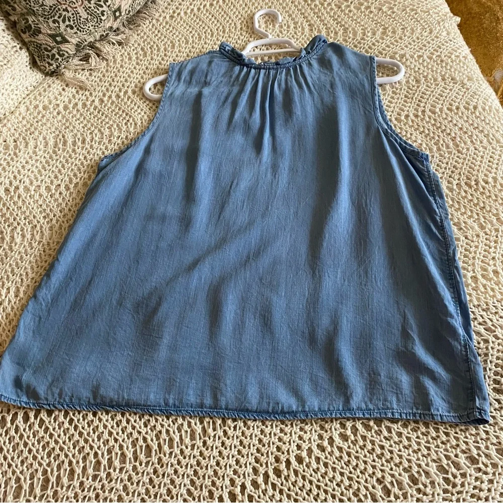 Time and Tru Light Blue Chambray Ruffle V-Neck Tank Top